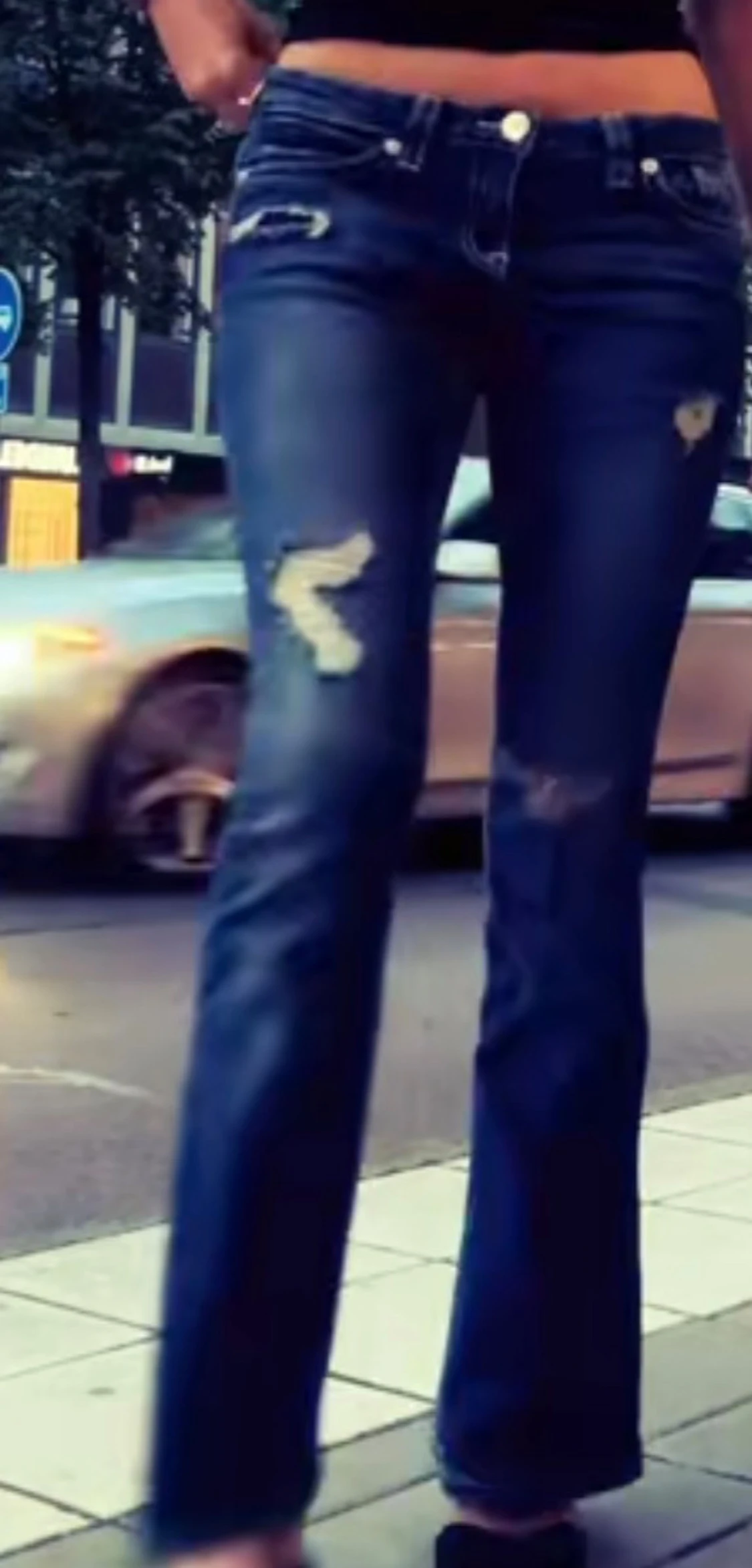 Blå bootcut jeans med slitningar gina young  - 1