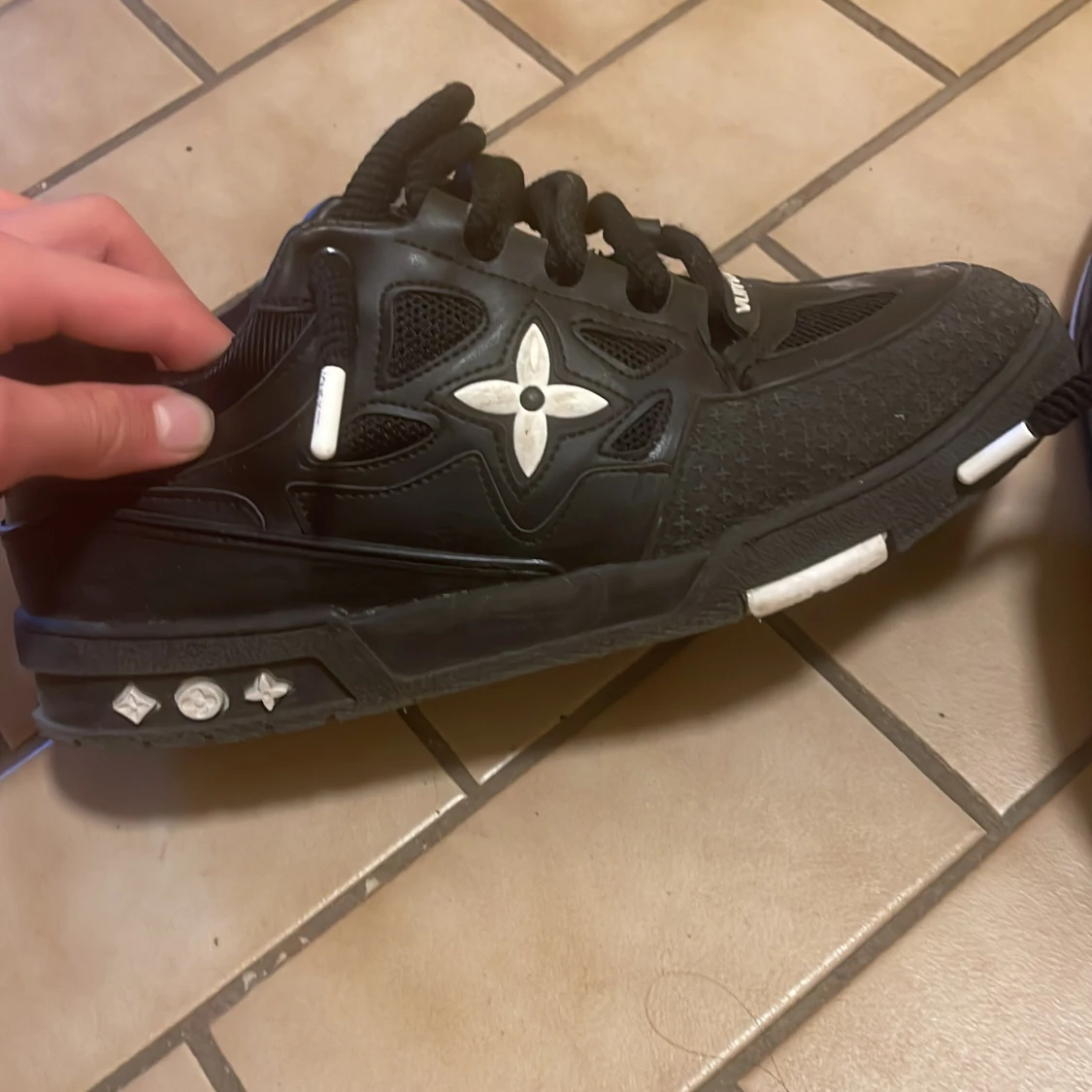 Svarta Louis Vuitton sneakers - 4