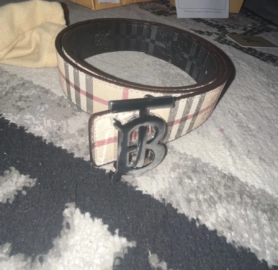 Burberry randigt bälte med silverdetalj - 1