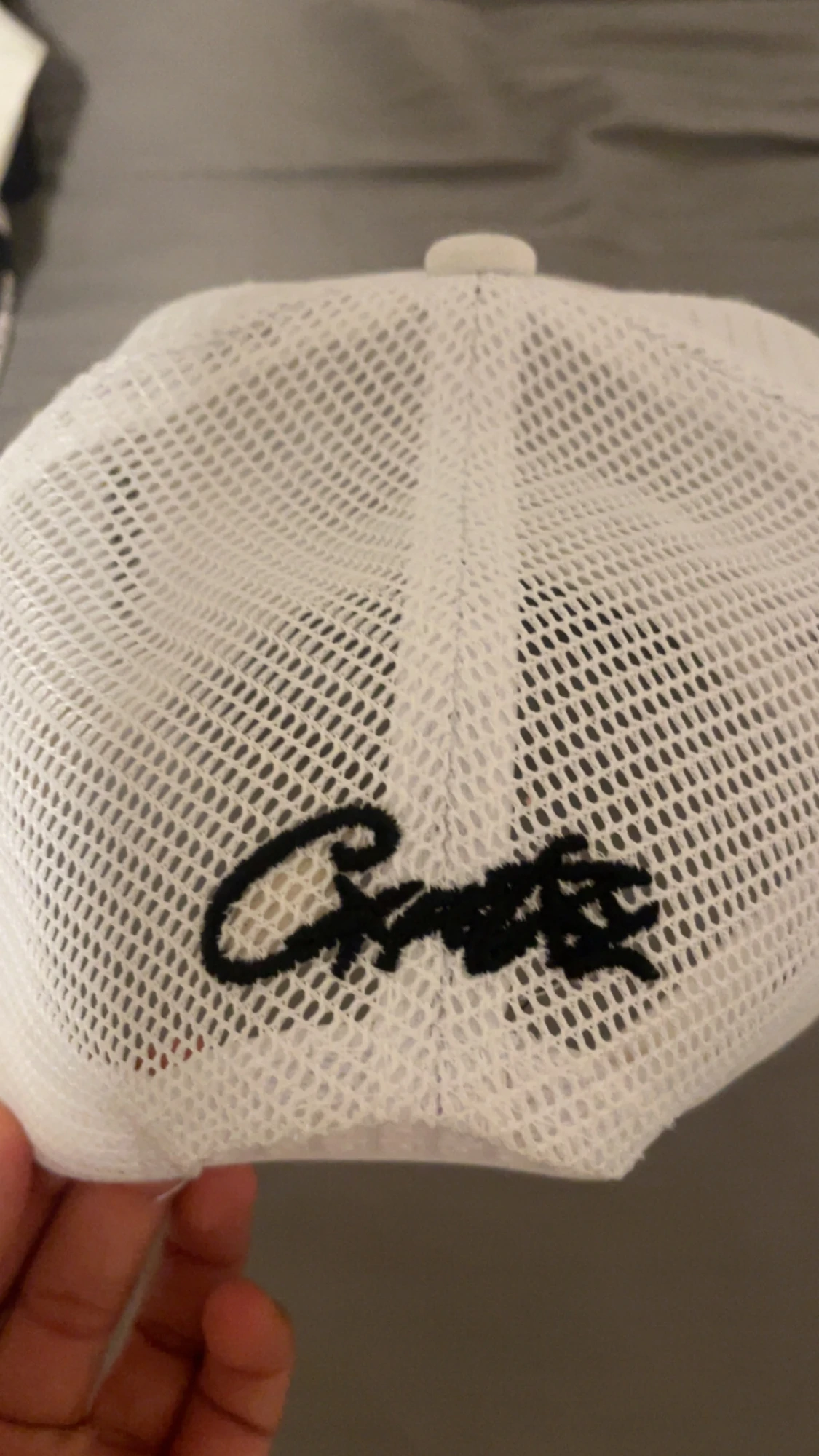 Vit Corteiz truckerkeps med mesh - 3