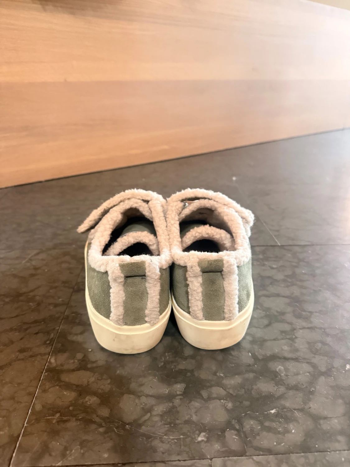 Gröna Inuikii sneakers med fuskpäls - 2