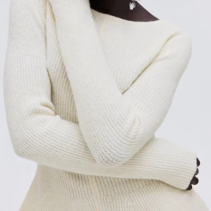 Superfin figursydd stickad tröja🤍 - Säljer en supersöt figursydd långärmad stickad tröja från hm❤️