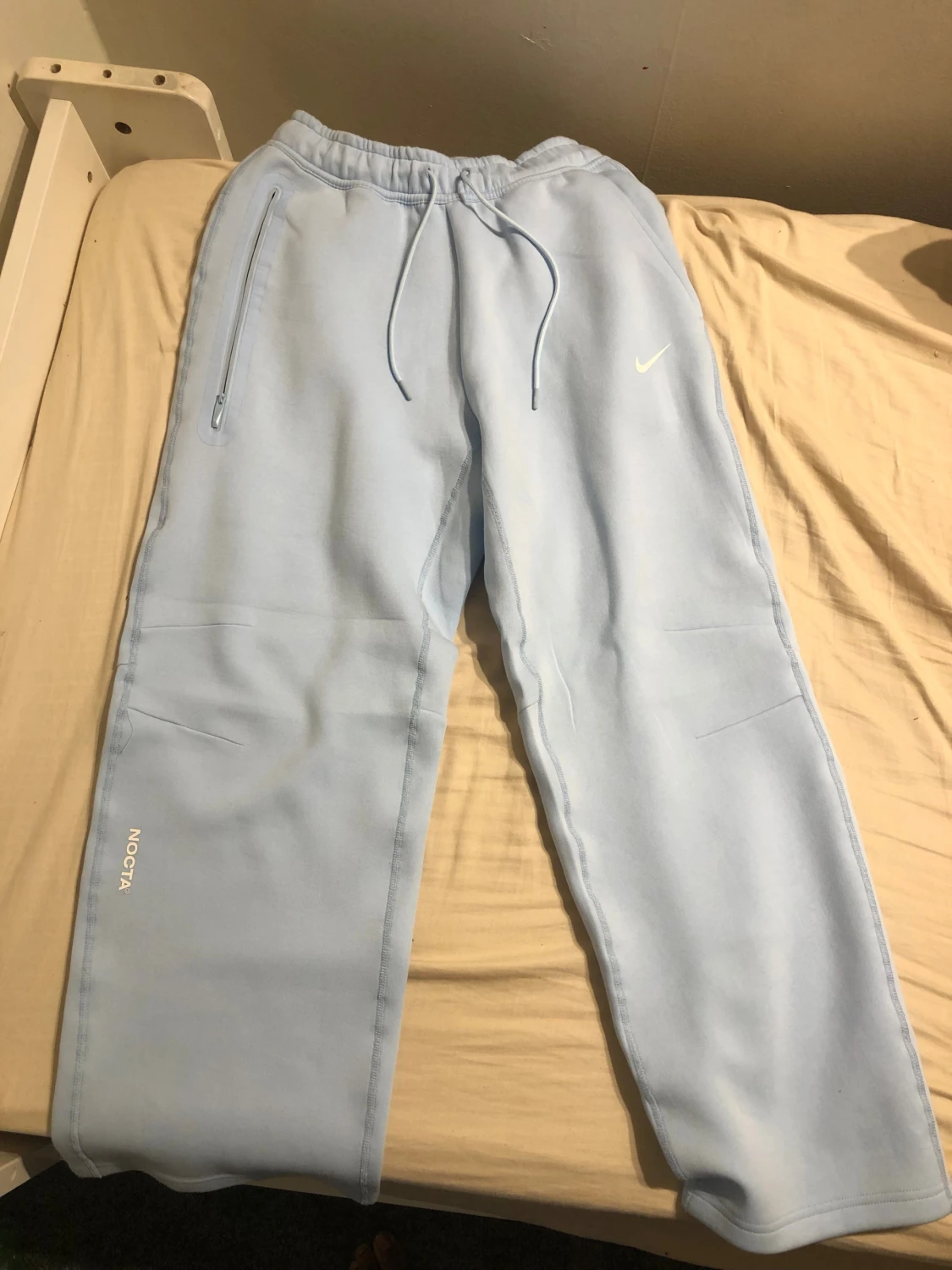 Nike NOCTA ljusblå mjukisbyxor - 2