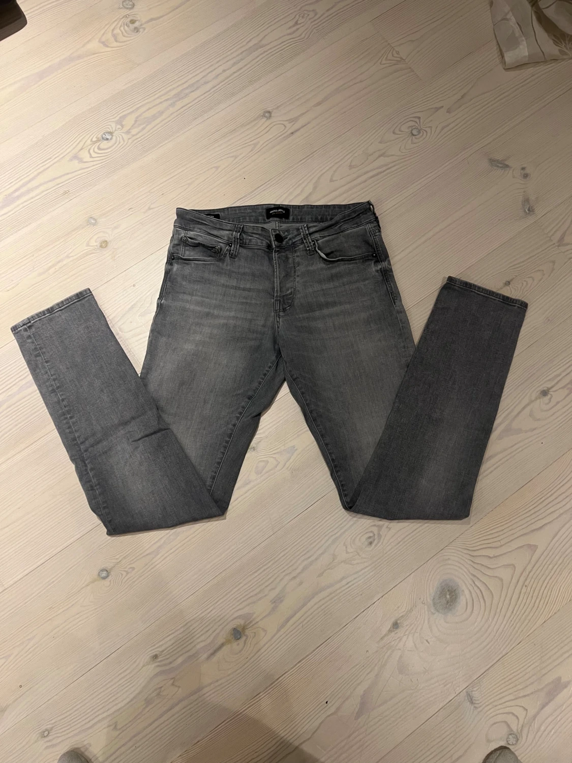 Grå jeans Jack & Jones - 1