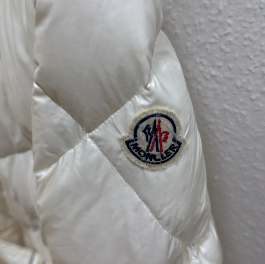 Vit quiltad dunjacka från Moncler - 1