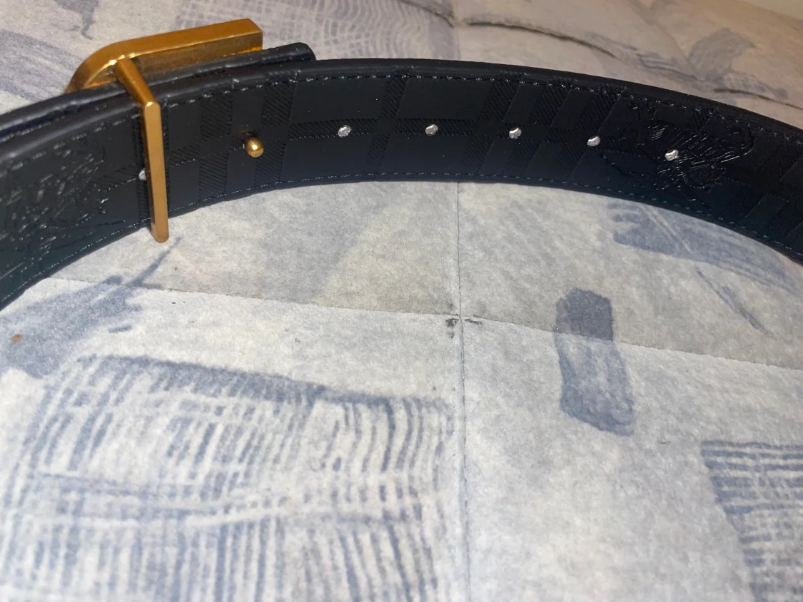 Burberry bälte med guld B-spänne - 3