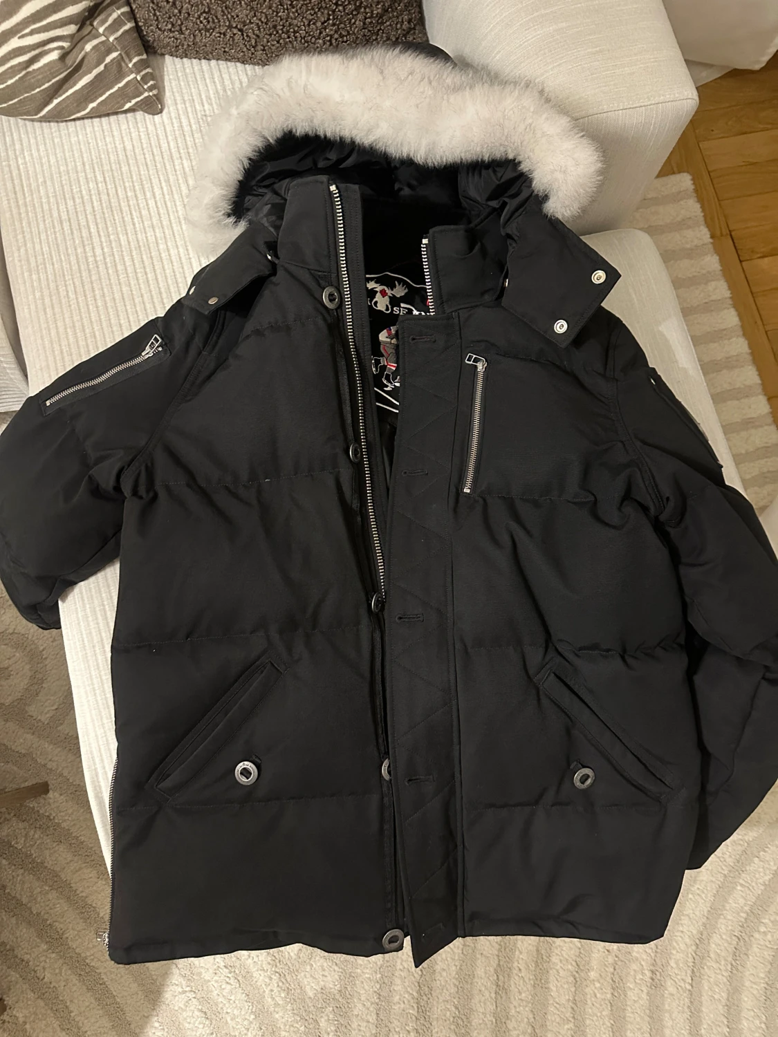 Svart dunjacka från Moose Knuckles - 1