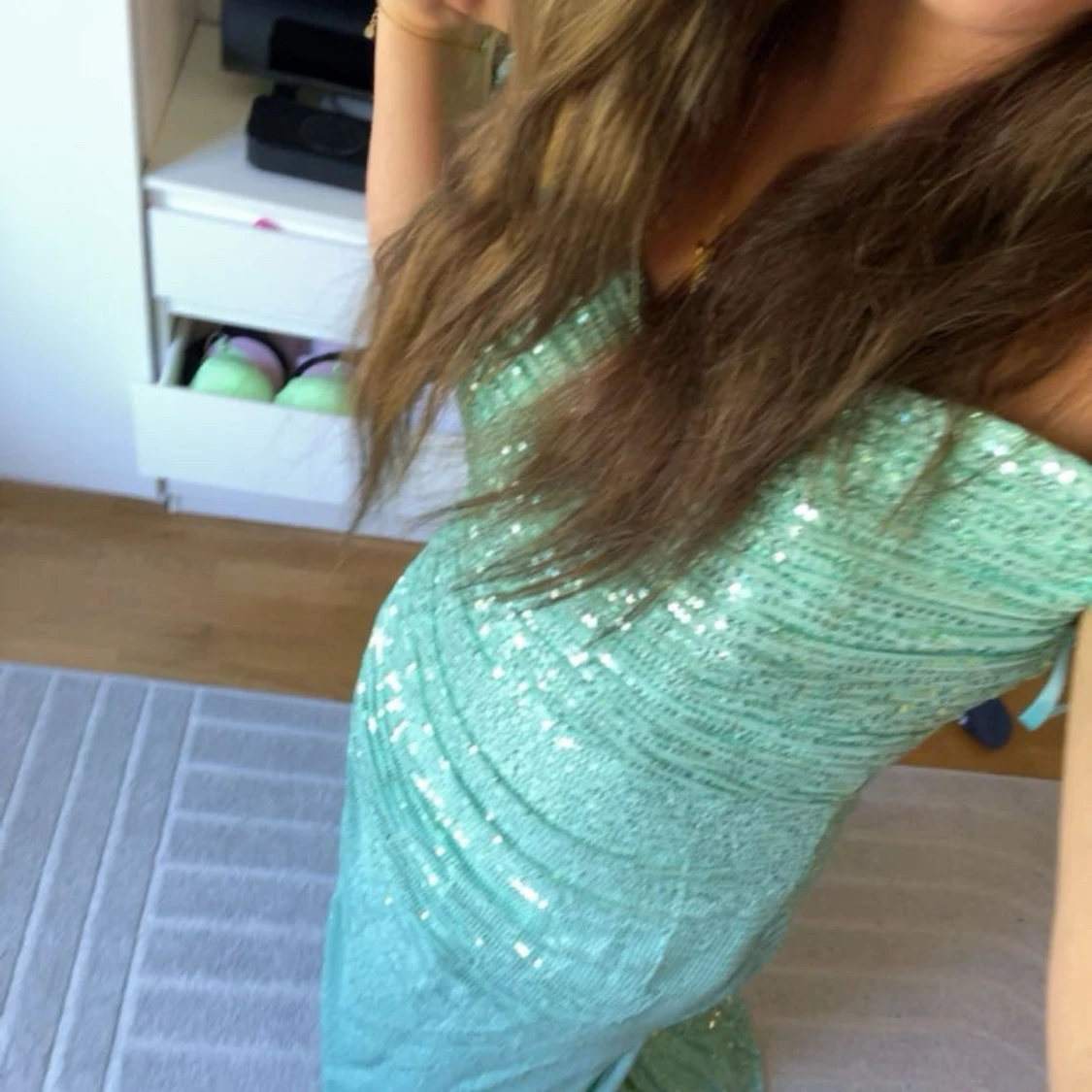 Mintgrön glittrig långklänning - 3