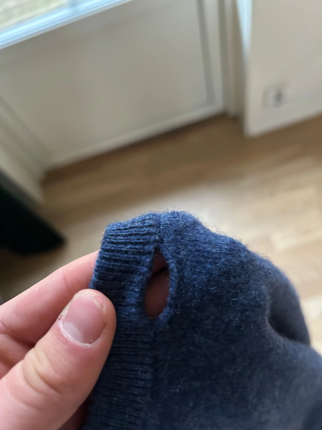 Mörkblå stickad tröja Alan Paine - 2