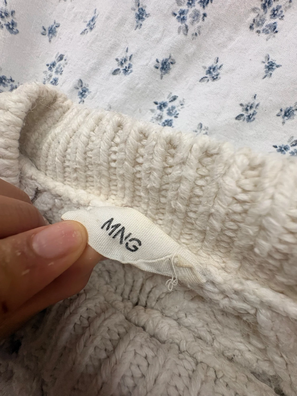 Beige stickad tröja från MNG - 1