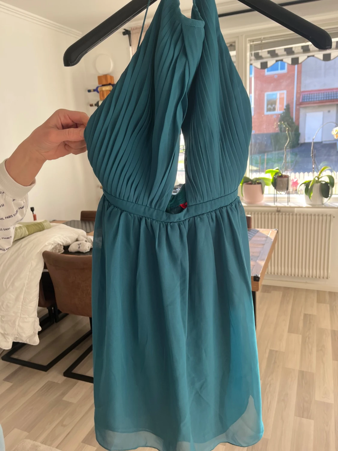 Turkos halterneckklänning från Stars - 2