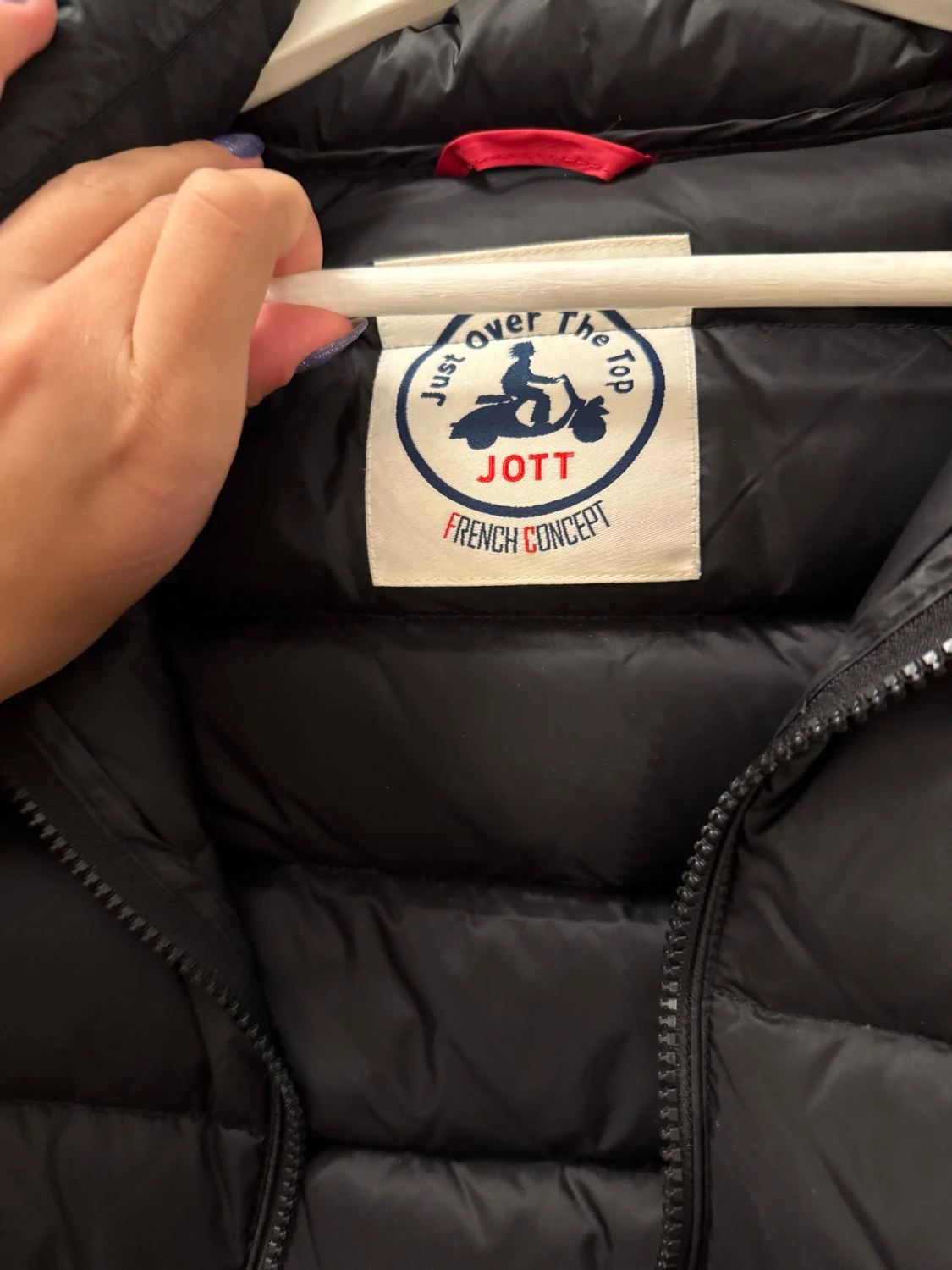 Svart dunjacka med fuskpäls från JOTT - 2