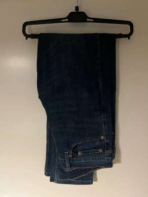Levi's 502 mörkblå jeans W31 L34 - Levi's 502 mörkblå jeans W31 L34