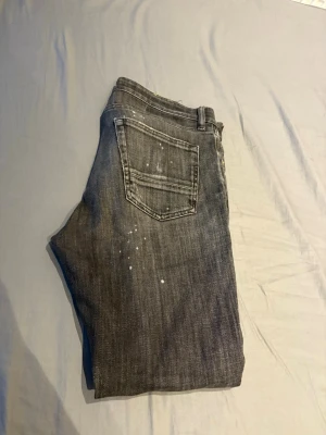 Svarta jeans från Jack & Jones - Snygga svarta jeans från Jack and Jones 31/30 i storleken. Skriv vid minsta fundering!!!