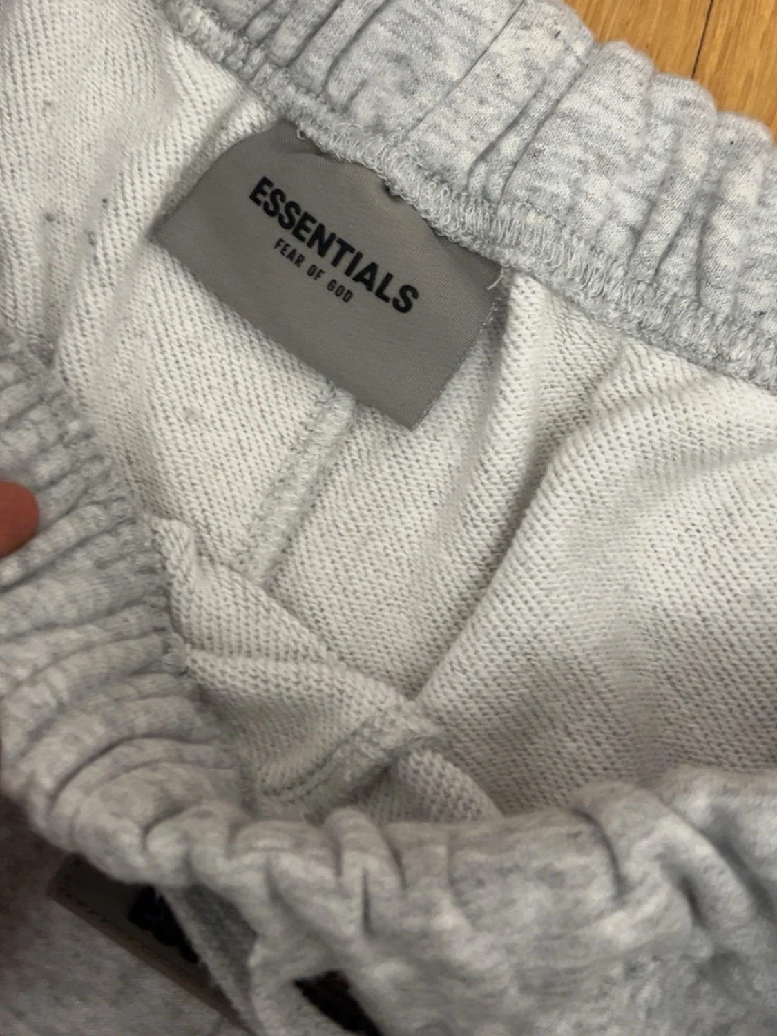 Grå shorts från Essentials Fear of God - 1