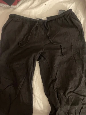 Svarta linnebyxor - Svarta lågmidjade linnebyxor 