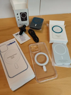 Bil mobilhålare & Magnetisk trådlös laddare och powerbank för iPhone 14 Pro Max - Bil mobilhålare och  magnetisk trådlös laddare powerbank Baseus och MagSafe-kompatibelt ska, USB-kabel ochl för iPhone 14 Pro Max. Enligt bild, Nya oanvända.