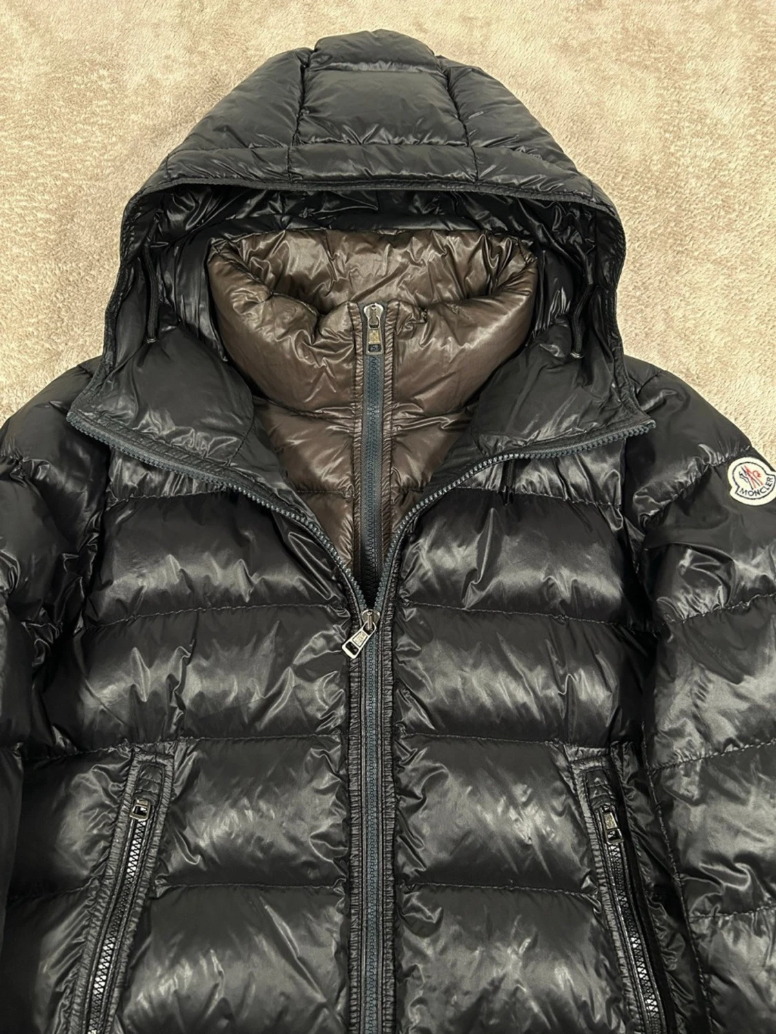 Svart Moncler pufferjacka med huva - 1