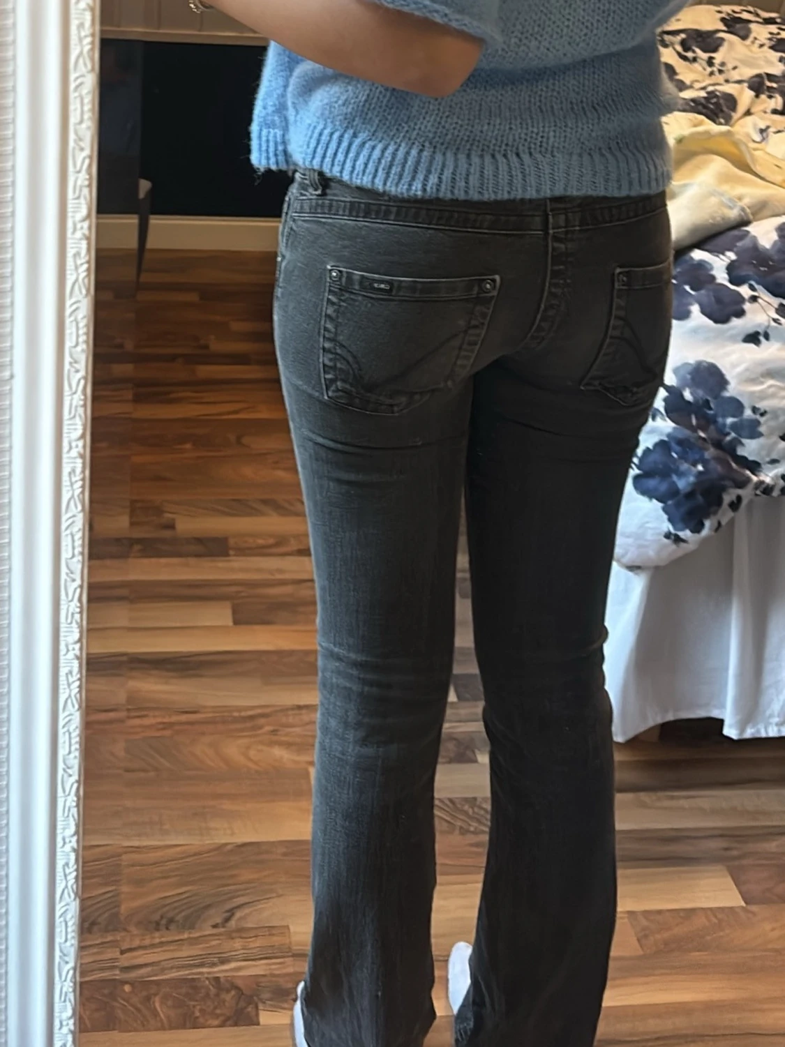Grå bootcut jeans från Only, secondhand  - 1