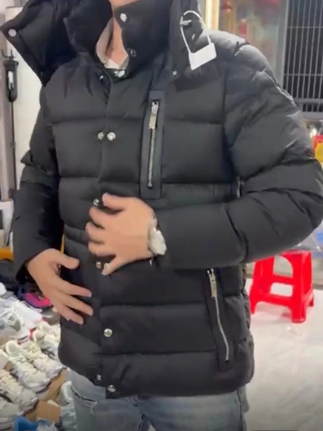 Svart pufferjacka med huva - 1