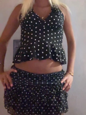 prickigt sett - toppen och kjolen ingår, superfin t sommaren