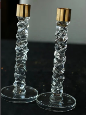 Orrefors carat ljusstake i mässing  - Säljer ett 2-pack Orrefors carat ljusstakar i mässing. Helt oanvänd och oöppnad, ligger kvar i sin orginalförpackning. 