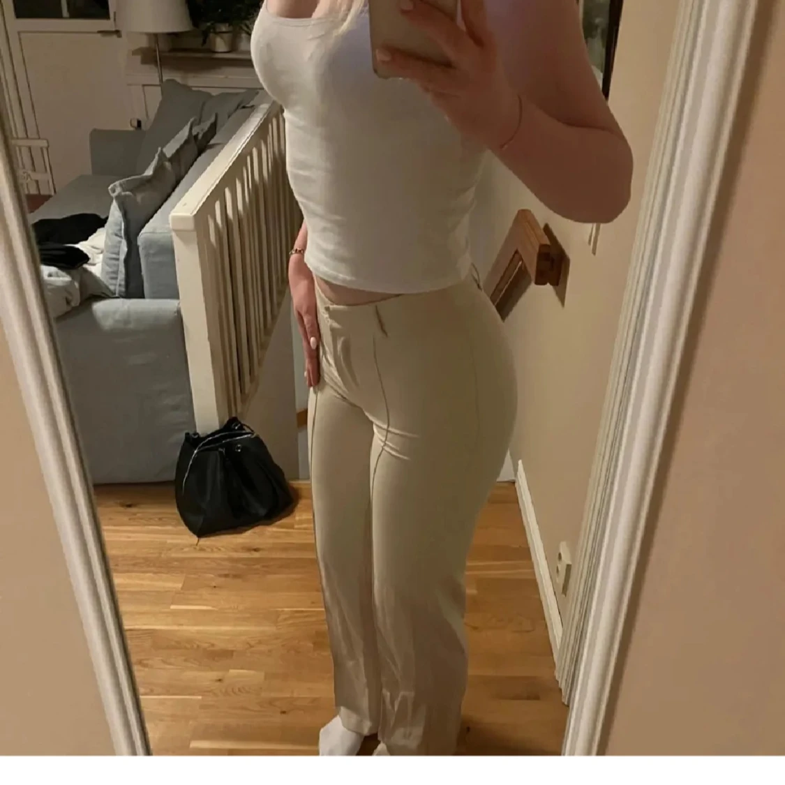 Beiga kostymbyxor från Madlady