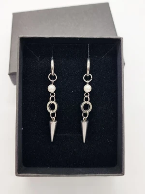 Handgjorda örhängen  - Material-rostfritt stål 