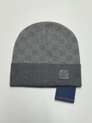 Mössa LV - Säljer en mössa helt ny. Storlek One Size. Snabb frakt 