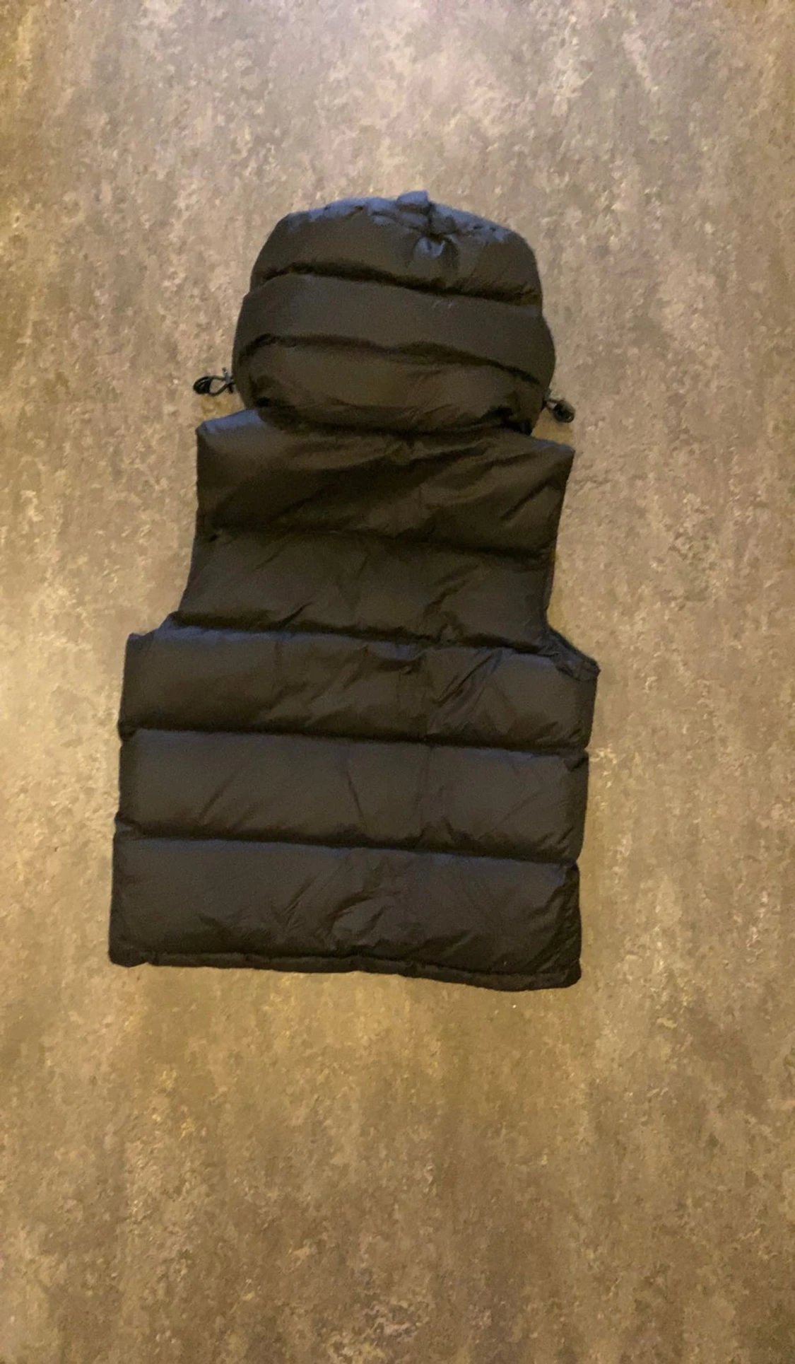 Svart dunjacka från Burberry med avtagbara ärmar - 4