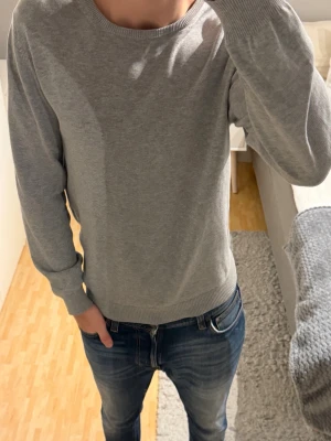 Alan Paine Bomullsstickad Kashmirtröja  - Alan Paine Bomullsstickad Kashmirtröja | Gjord av 92% Bomull och 8% Kashmir🐐| Storlek: 48, passar dig mellan 175-185 cm | Skick: 9/10, använd fåtal gånger | Bara att skriva vid funderingar✍️