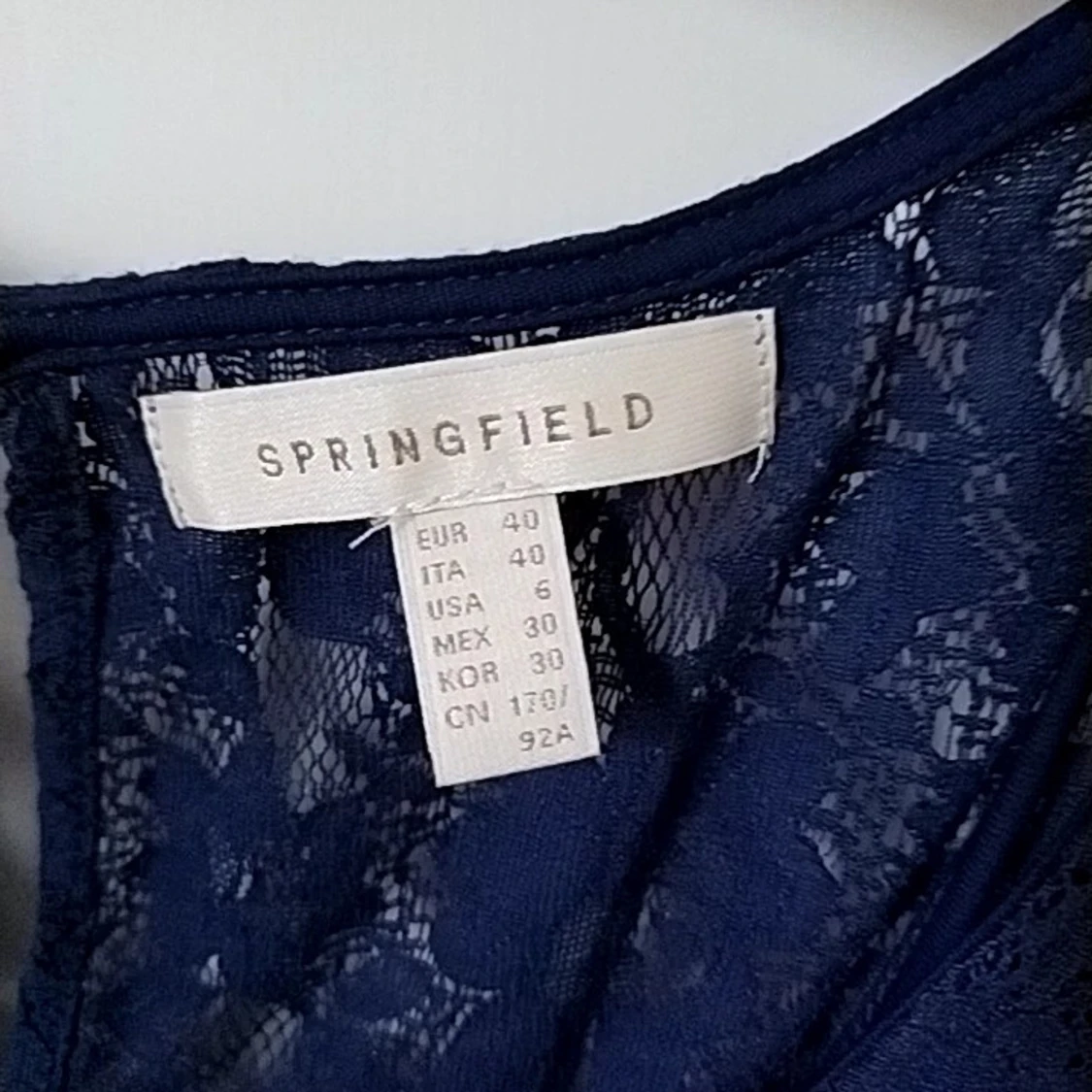 Marinblå spetsklänning Springfield - 1