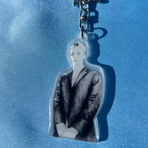 BLADEE - eversince - keychain - 1st Acrylic Keychain med BLADEE motiv. Alla DRAIN GANG beställningar kommer med foto + DRAINBABY sticker. Alla beställningar kommer med freebies!