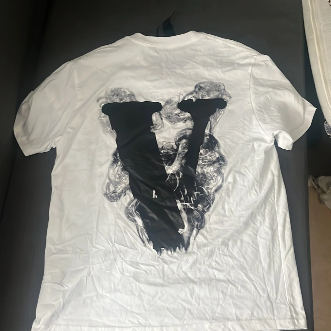 Vit t-shirt från VLONE med tryck