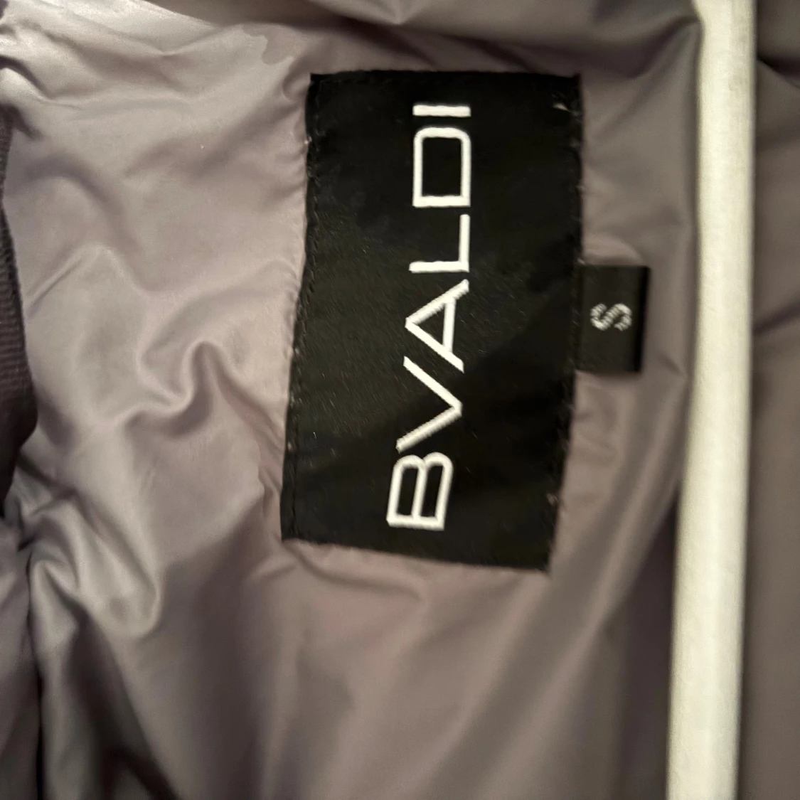 Silver pufferjacka från BVALDI - 1