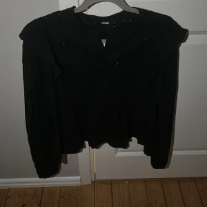 Svart blus från bik bok   - Oanvänd lappen är kvar köpte för 459