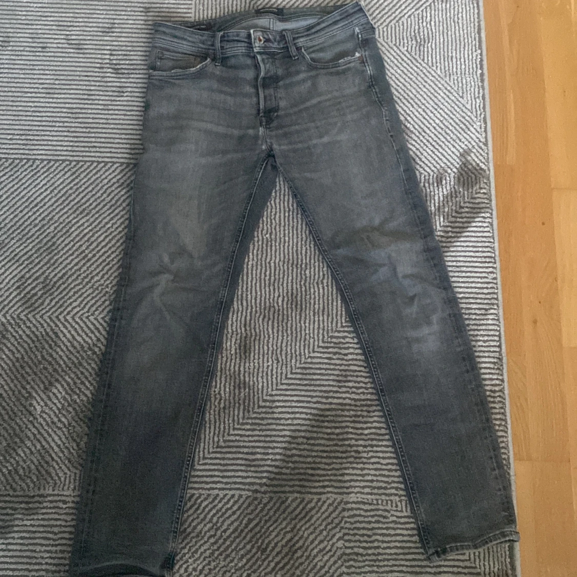 Grå skinny jeans från Jack & Jones