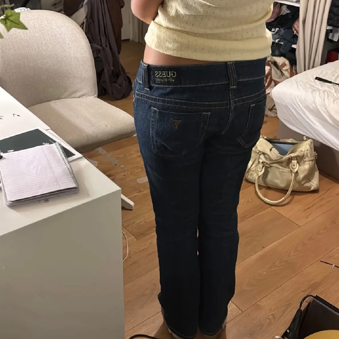 lågmidjade guess jeans - 1