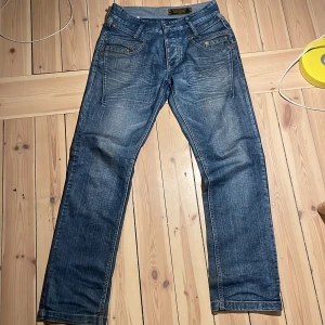 Blå jeans från Scott & Fox - Vintage Scott&fox jeans med ascool fade, bra skick, W30/31 L34