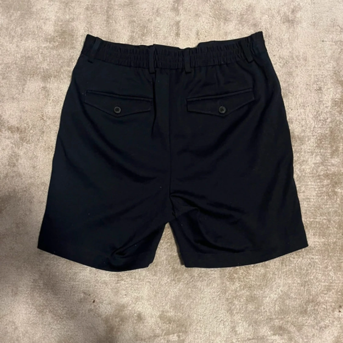 Svarta shorts med snörning - 1