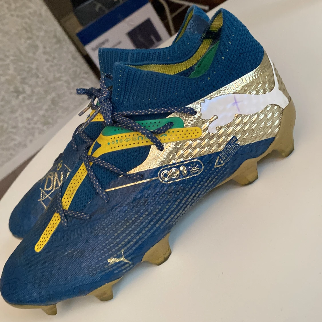 Blå-guld Puma fotbollsskor - 2