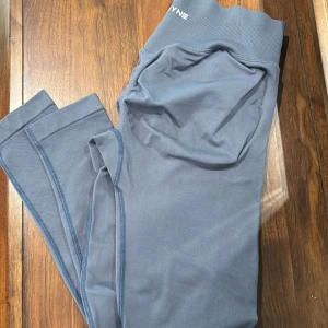 DFYNE impact - Dyfne leggings i modell IMPACT färgen SLATE GRAY. Storlek S. 