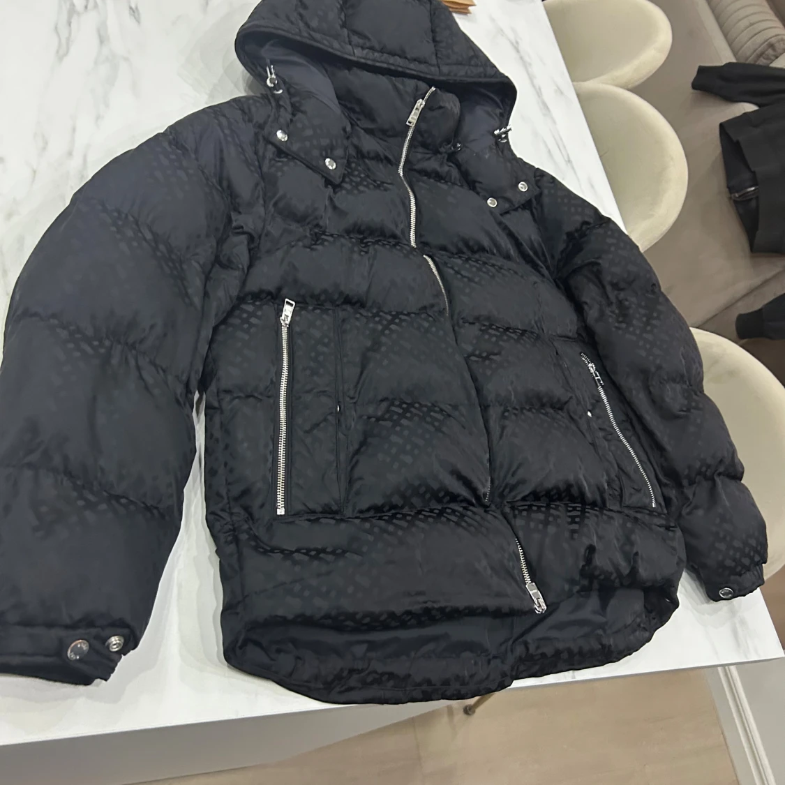 Svart pufferjacka från BOSS med huva - 3