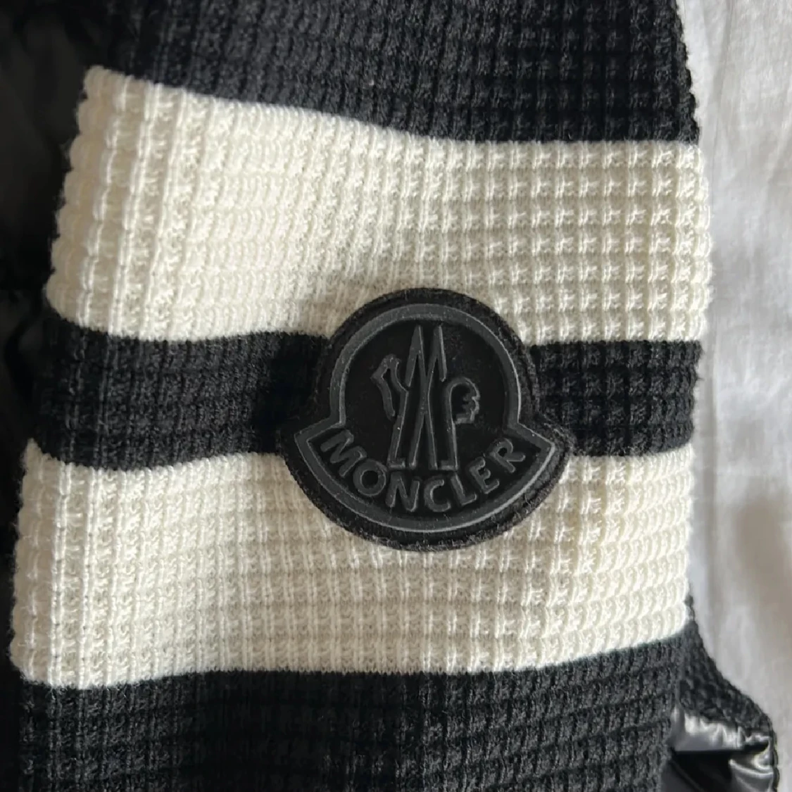 Svart Moncler med stickade ärmar - 1