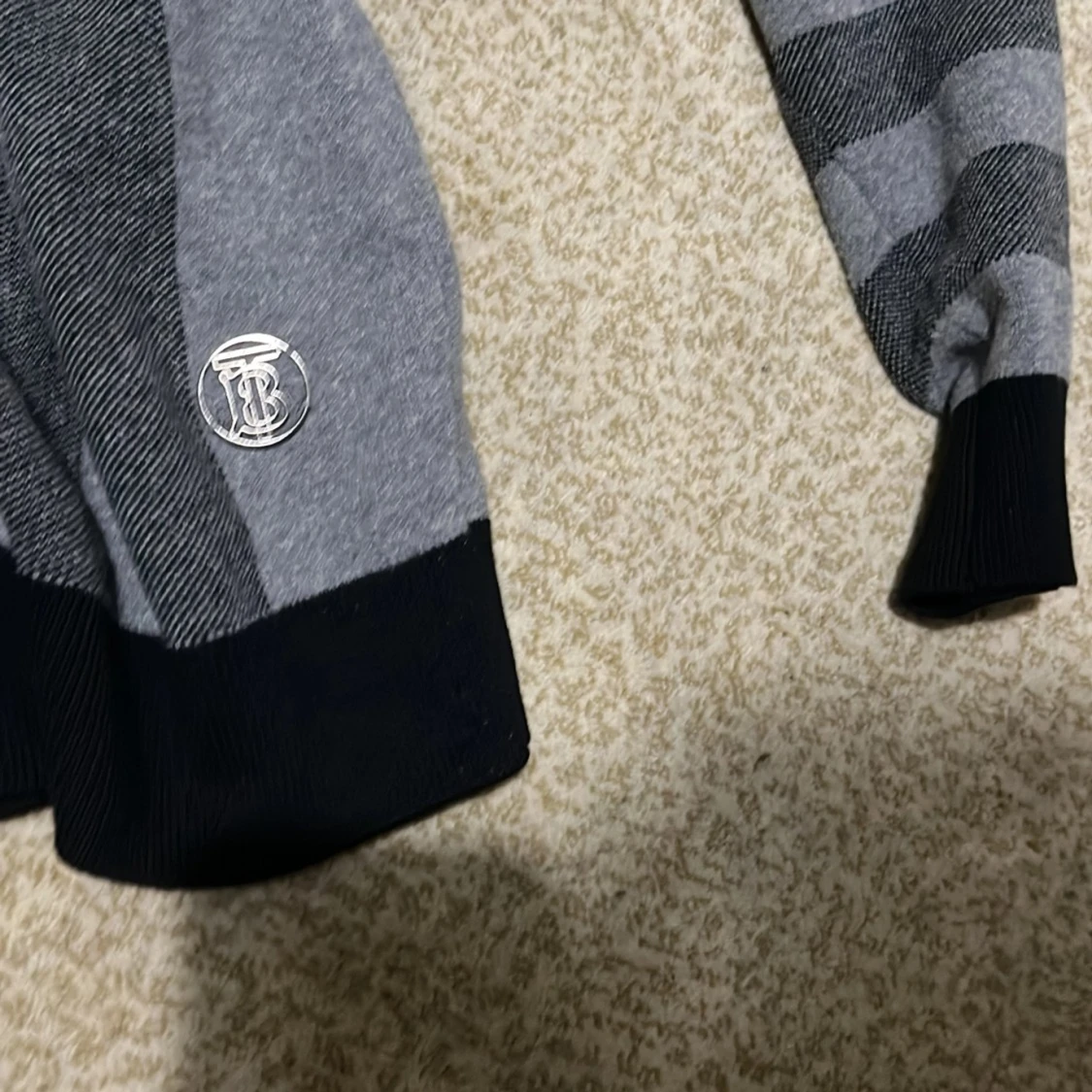 Grå tröja från Burberry - 93