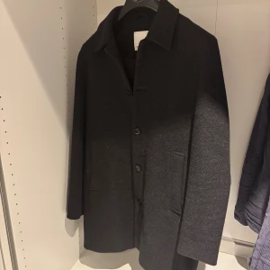 Rock från Samsoe Samsoe - Tja, säljer en rock från Samsoe Samsoe. Storlek M. Skick 9/10. Nypris 7000, mitt pris 1499. Hör av dig vid frågor o funderingar!