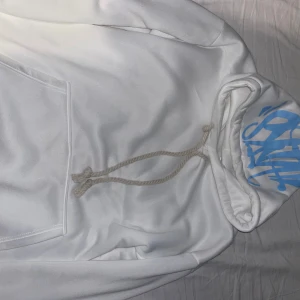 Syna world tracksuit  - Väldigt bra kvalitet. Storlek M. Finns ett svart också på mitt konto.