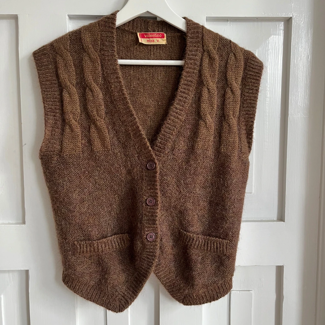 Brun stickad väst från Valentino Miss V