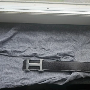 Fint bälte med H - 110cm