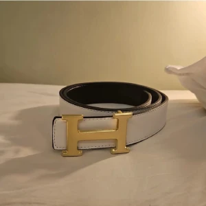 Vit bälte med H spänne - Vit bälte, 110cm 